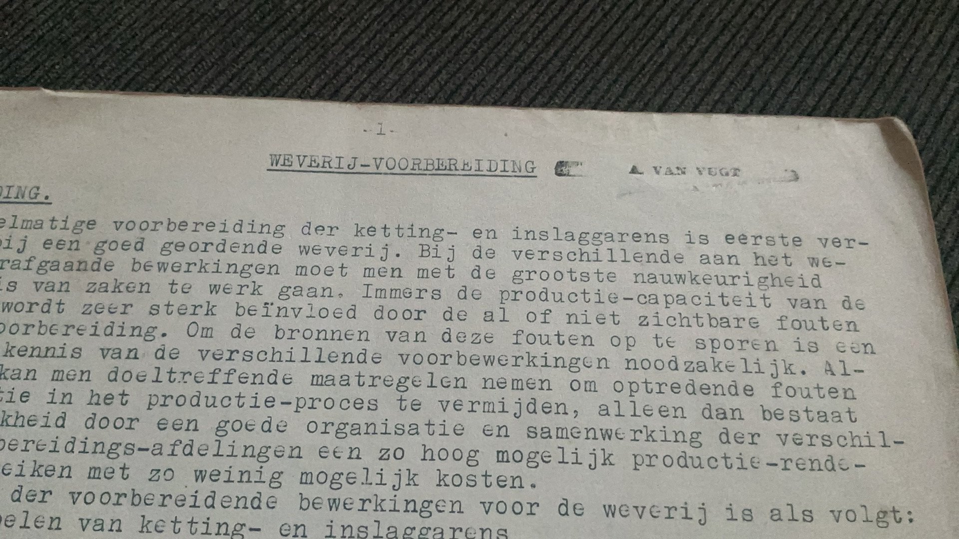 Oud boek over gebruik van weefgetouw , Tilburg, Boeken, Ophalen of Verzenden, Zo goed als nieuw