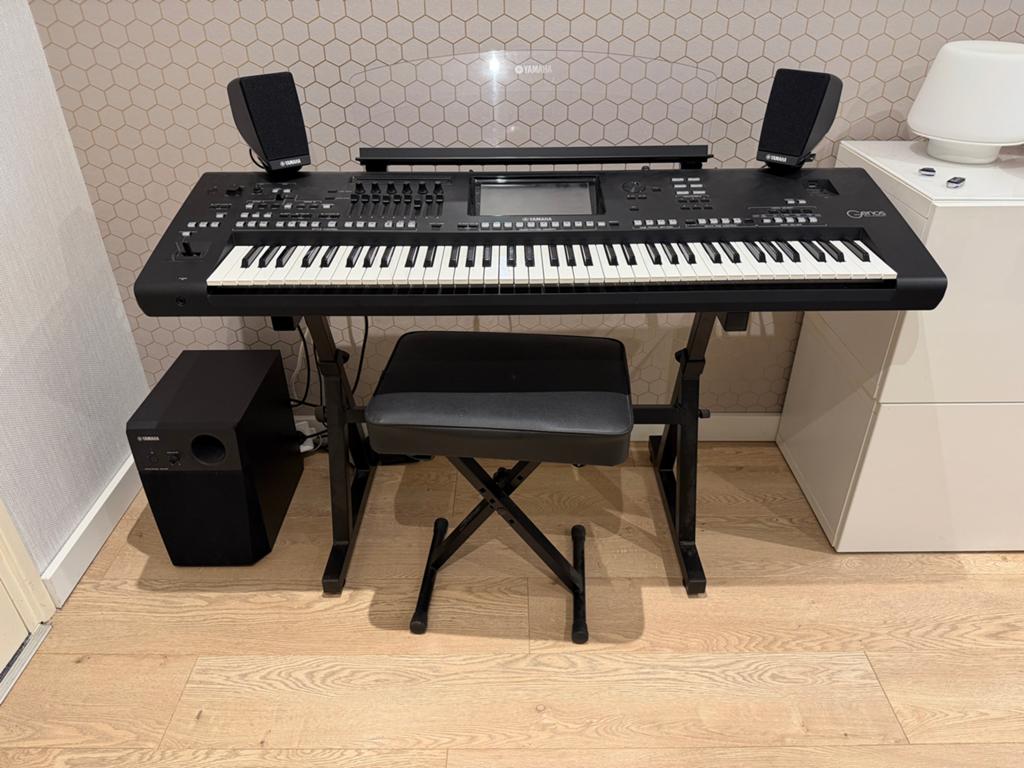 Zeer compleet Yamaha Genos Workstation Keyboard, Ophalen, Yamaha, Zo goed als nieuw, Aanslaggevoelig