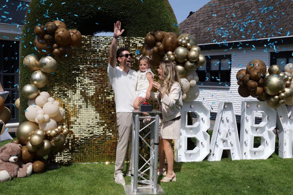 Gender reveal babyshower, Hobby en Vrije tijd, Feestartikelen, Ophalen of Verzenden, Zo goed als nieuw, Versiering, Geboorte of Huwelijk