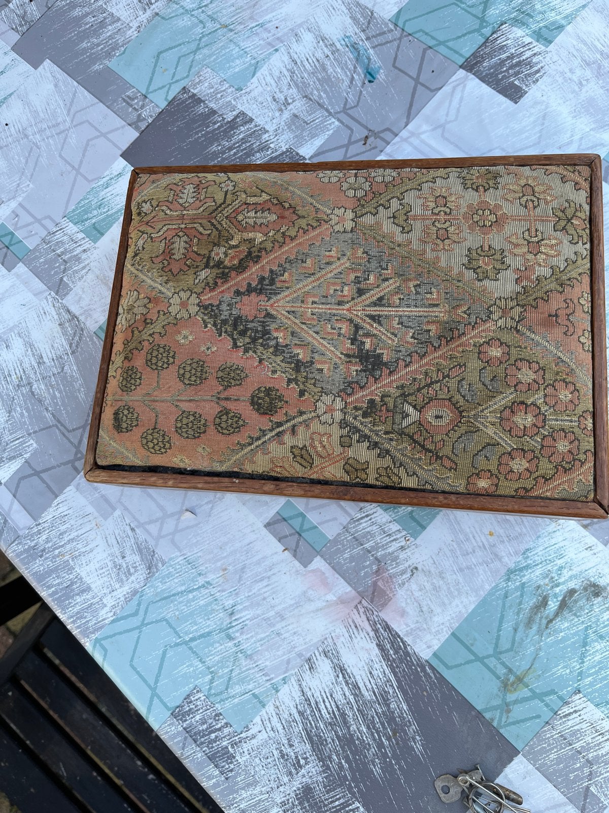 Vintage voetenbankje met geborduurd patroon, Ophalen, Minder dan 50 cm, Gebruikt, Rechthoekig