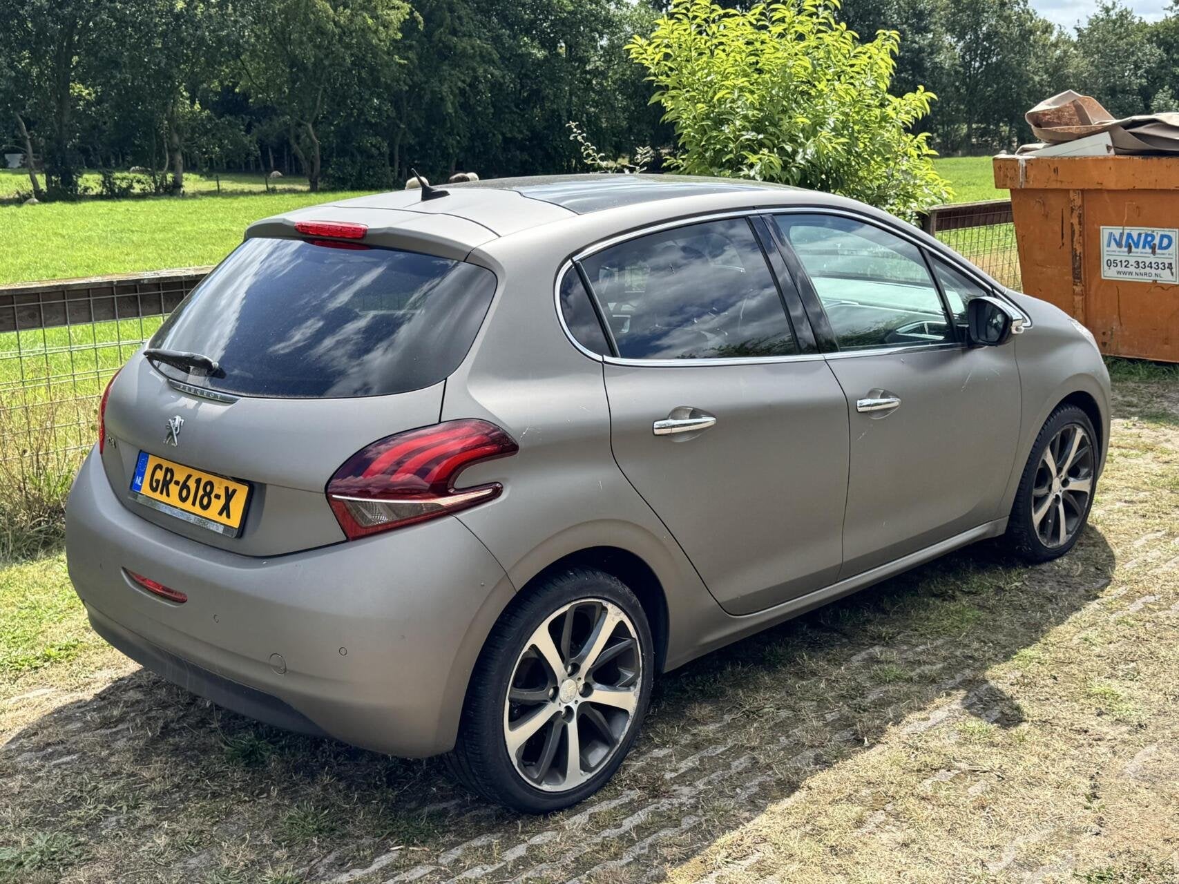 Peugeot 208 1.2i !MOTORKAPOT! Navigatie-Cr.contr-Clima-Panor, Voorwielaandrijving, Met garantie (alle), Leder en Stof, Origineel Nederlands