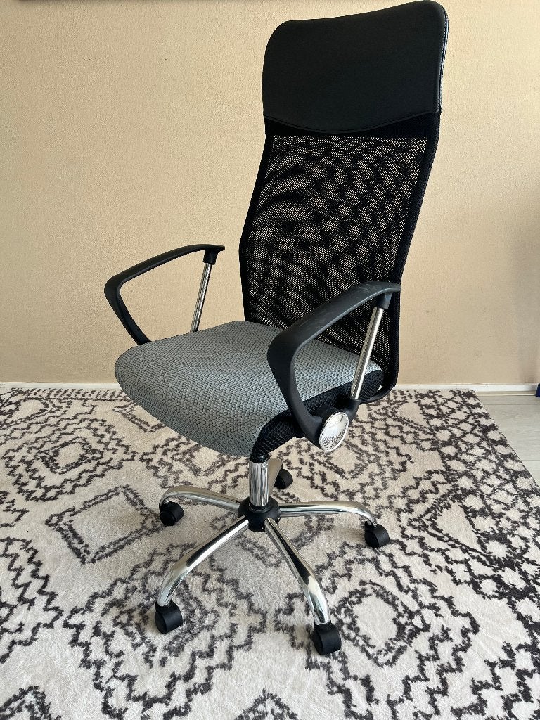Office chair with wheels, Ophalen, Zo goed als nieuw, Zwart, Bureaustoel