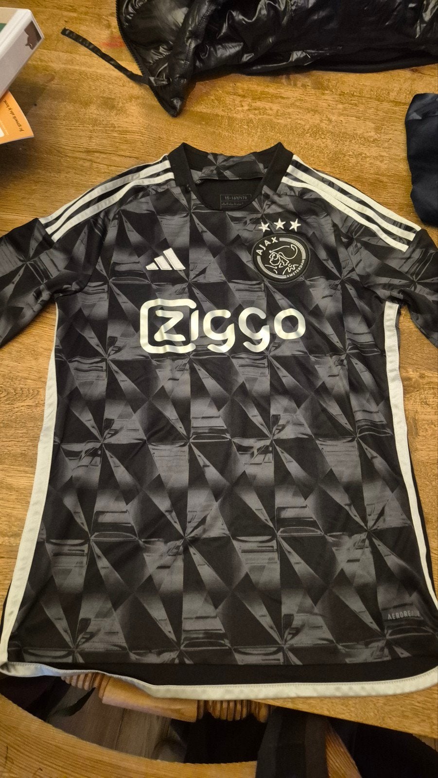 Ajax uitshirt 2023/2024 - Maat 15-16Y/176, Zwart, Overige maten, Ophalen of Verzenden, Zo goed als nieuw