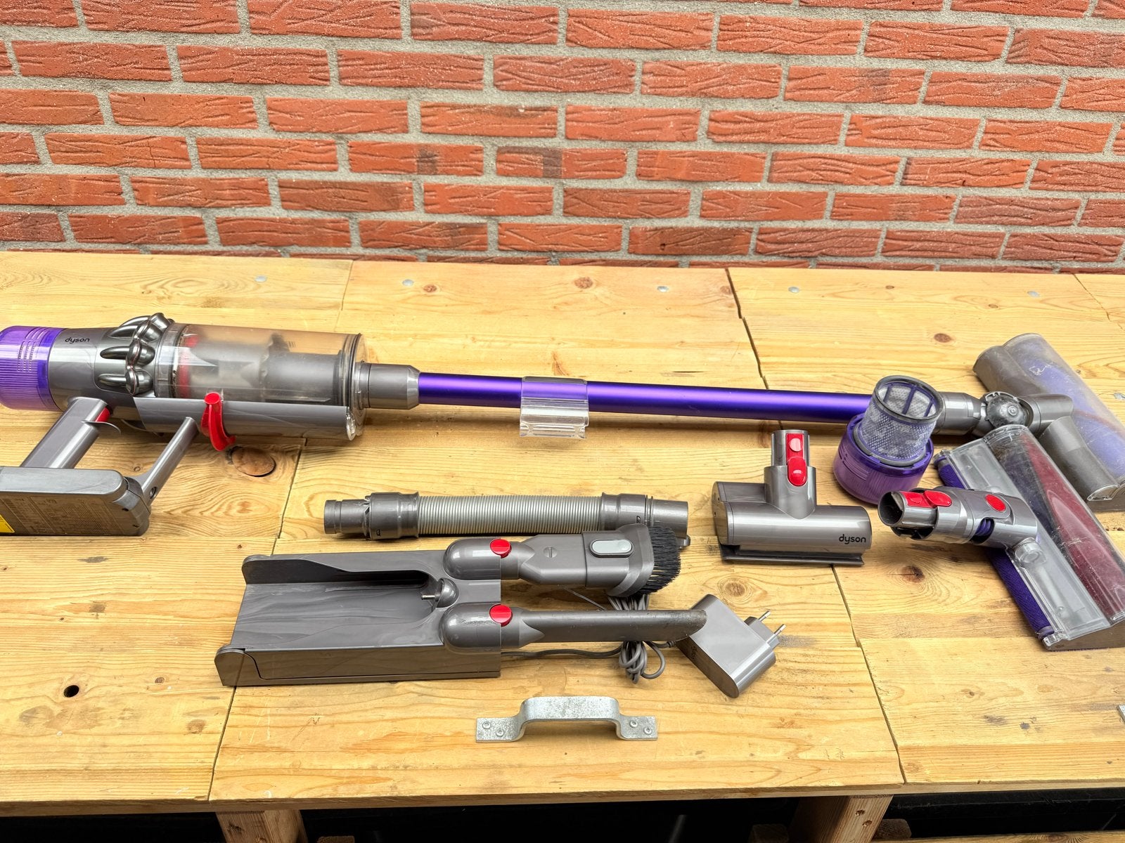 Dyson V11 stofzuiger - Drukknop defect, makkelijk te vervang, Ophalen, Draadloos, Dyson, Niet werkend