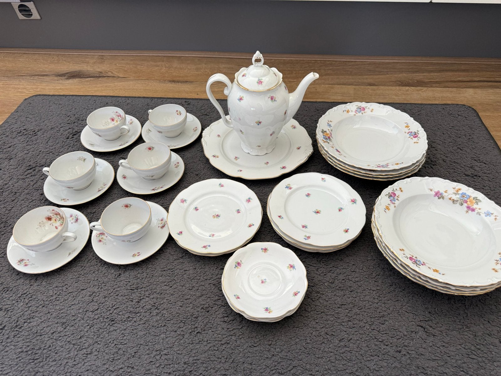 Vintage Tsjechoslowaaks bloemen servies - jaren '40, Ophalen of Verzenden