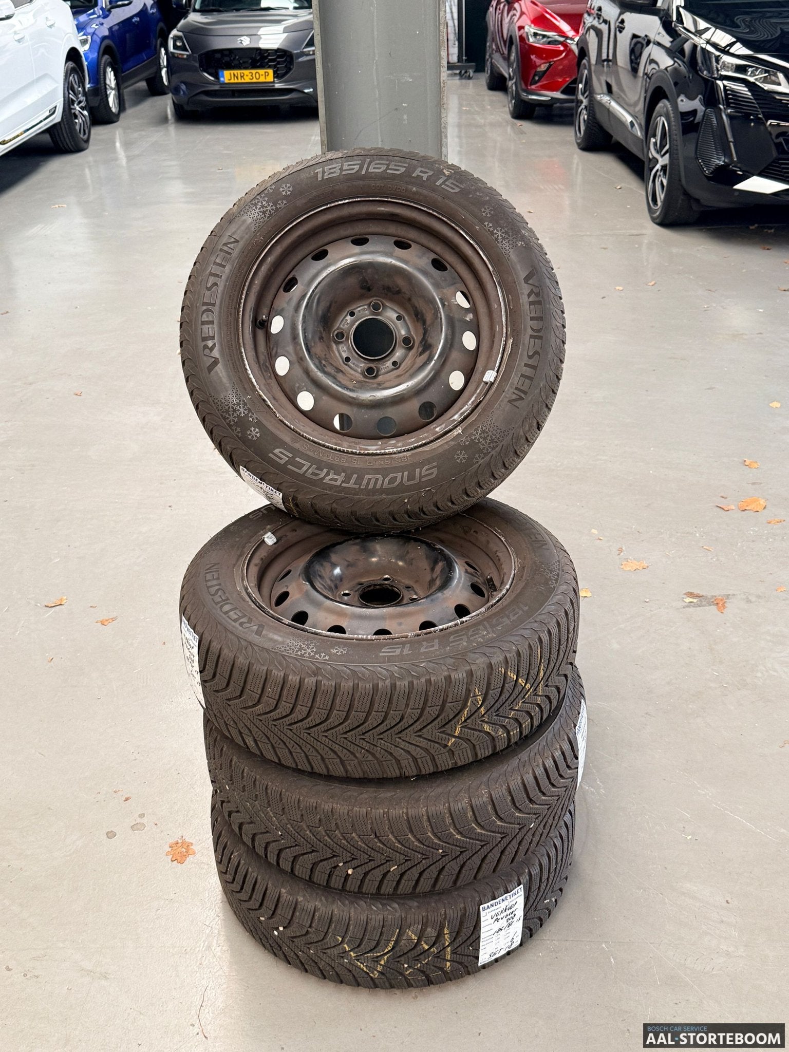 Winterbandenset op stalen velgen voor Peugeot 208, Ophalen, Gebruikt, 15 inch, -