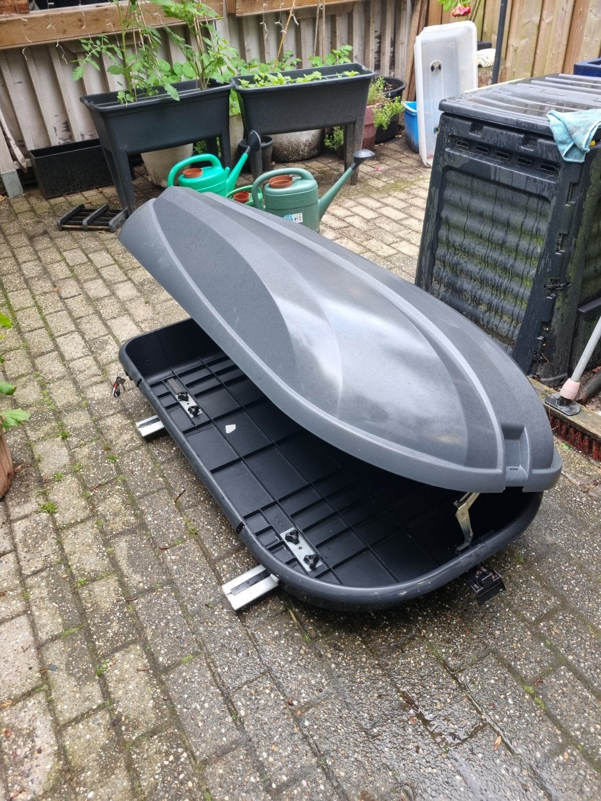 Dakkoffer Camtek CK-320 met draagbeugels voor VW Tiguan, Ophalen