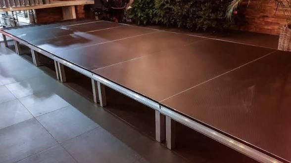 Podium te huur 2x2 / 2x4 / 4x4 / 6x4 meter, Ophalen