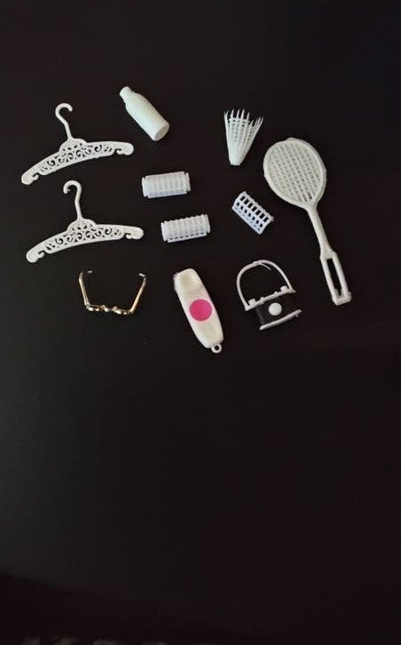 Miniatuur Barbie accessoires: hangers, rollers, sport, Ophalen of Verzenden