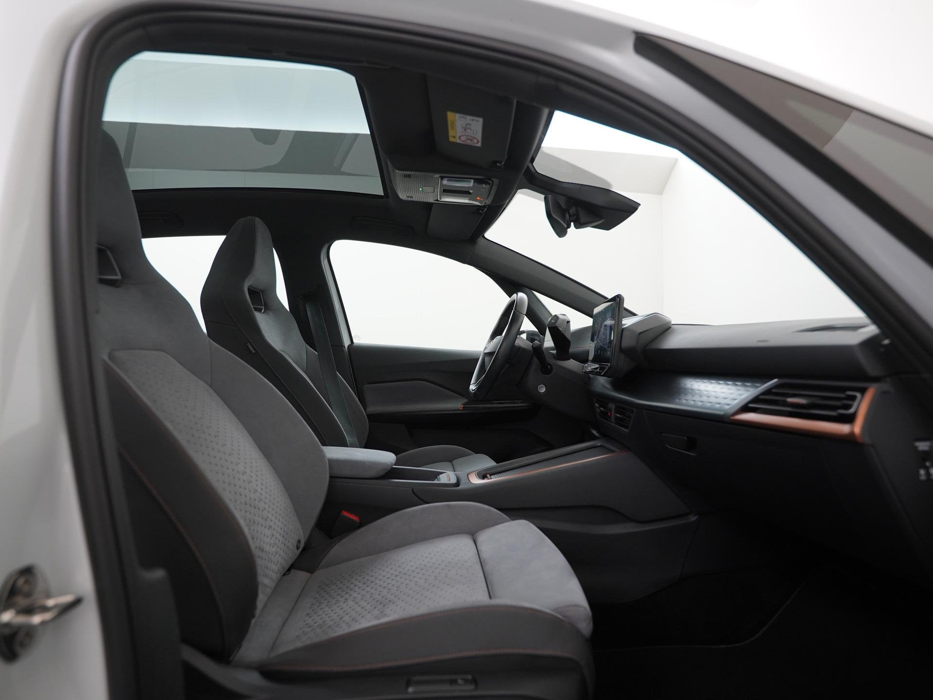 CUPRA Born 62 kWh | SOH 92% | Panoramadak | Stuurverwarming, Auto's, Cupra, Automaat, Gebruikt, Zwart, 375 min