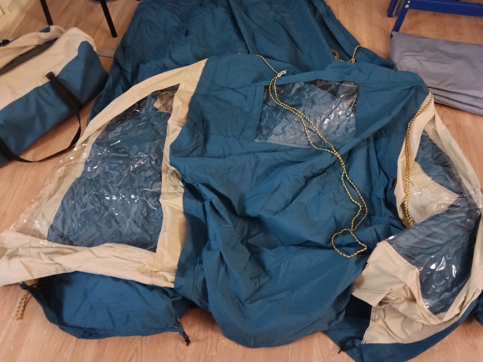 Tent, Caravans en Kamperen, Ophalen, Zo goed als nieuw, Tot en met 2