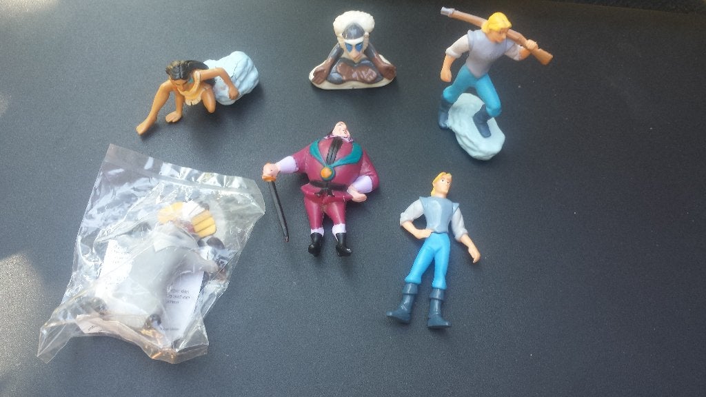 Pocahontas uit verrassingseieren, Ophalen of Verzenden, Zo goed als nieuw, Hardplasticfiguren