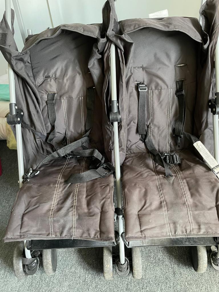 Tweeling buggy donker grijs, Ophalen, Gebruikt