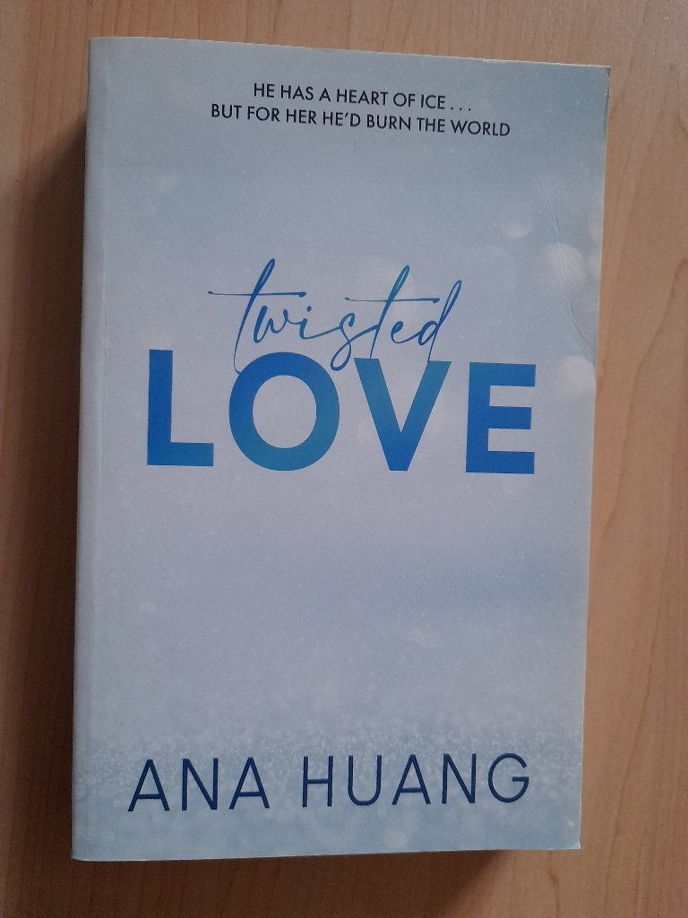 TWISTED LOVE   Ana Huang Engelstalig, Ophalen of Verzenden, Zo goed als nieuw