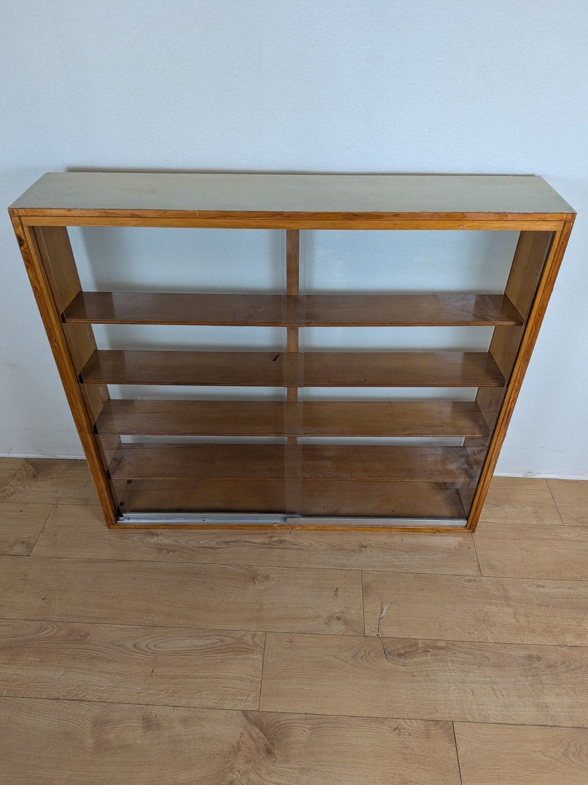 Vintage Houten Vitrinekast met Glazen Schuifdeuren, Ophalen of Verzenden, Nvt, Nvt, Nvt