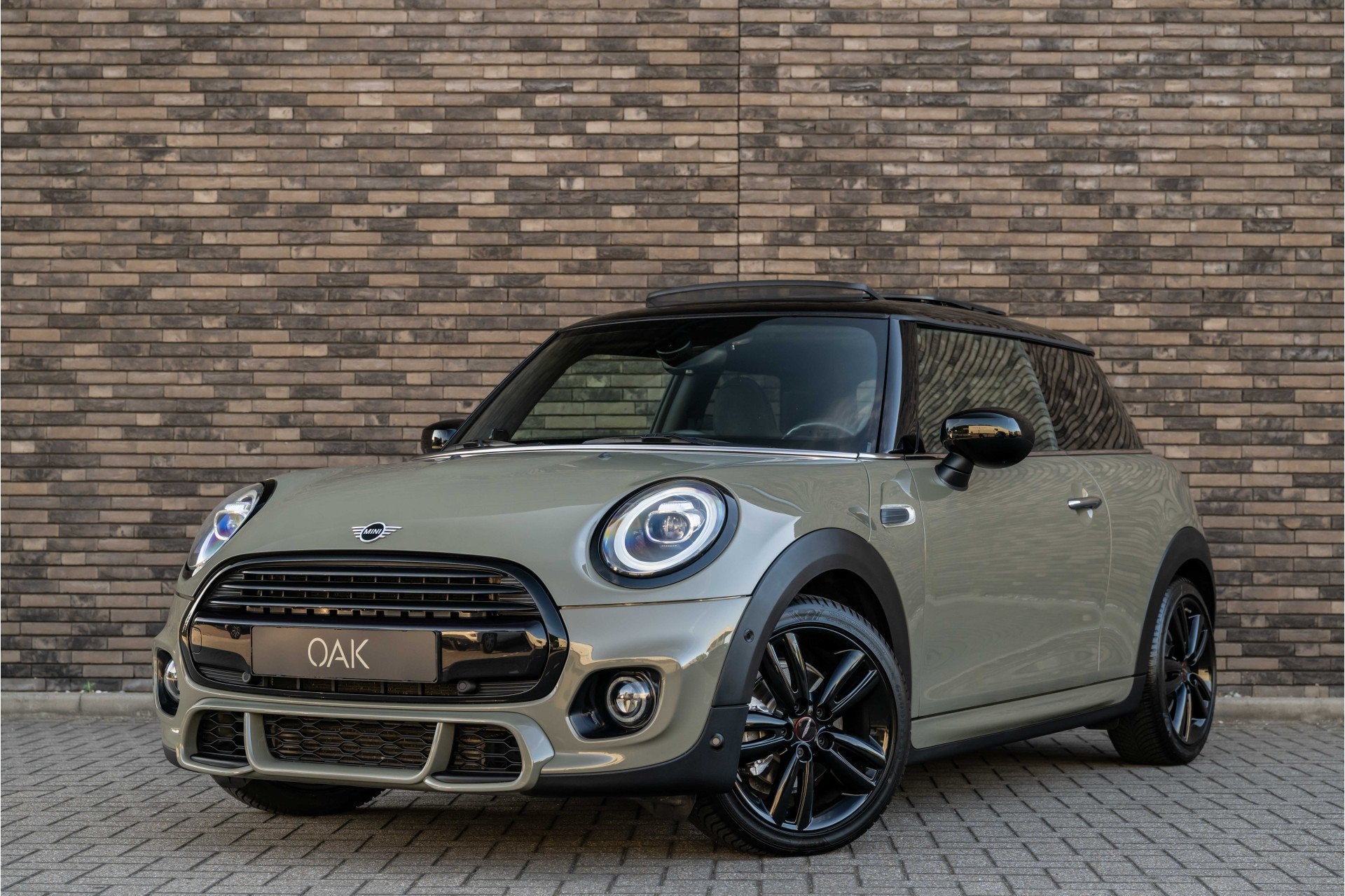 MINI 3-deurs 1.5 Cooper | JCW-Trim | Navigatie | Panorama |, Auto's, Mini, 12 maanden, 136 pk, Gebruikt, 4 stoelen
