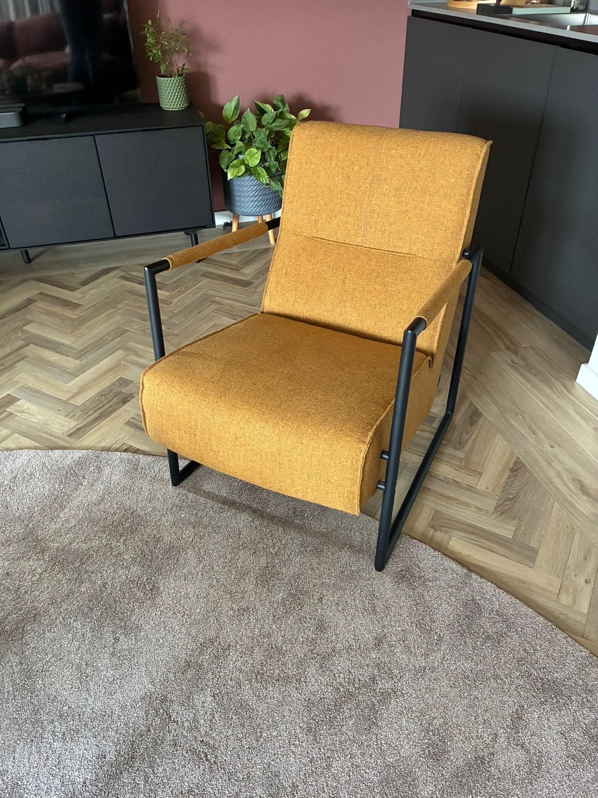 Okergele fauteuil van Xooon, Huis en Inrichting, Fauteuils, Ophalen, 75 tot 100 cm, Zo goed als nieuw, Stof