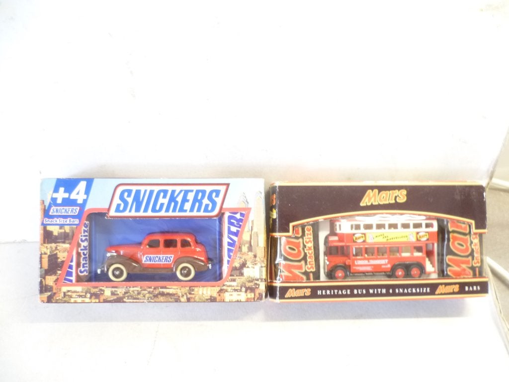 Lledo Snickers auto en Mars Bus in complete doos Snack Size, Ophalen of Verzenden, Nieuw, Auto