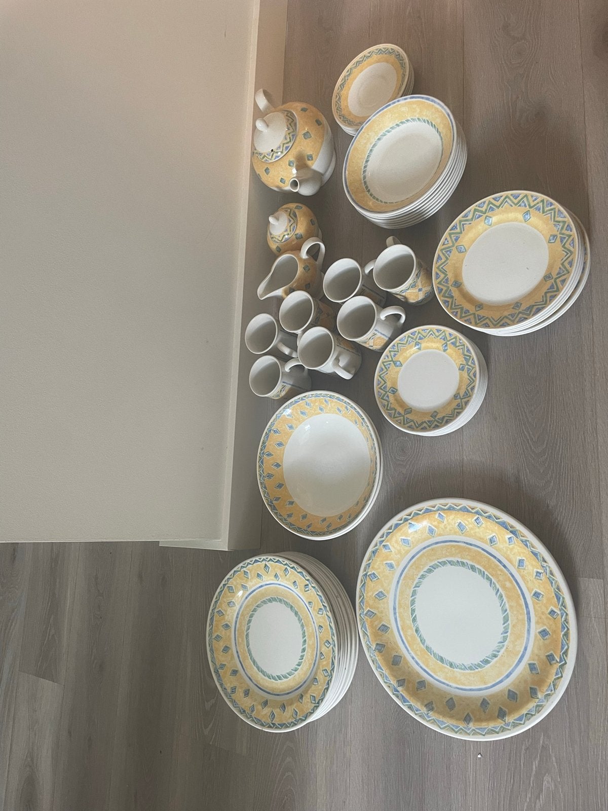 Zeer compleet servies in nieuwstaat, Ophalen, Zo goed als nieuw, Compleet servies