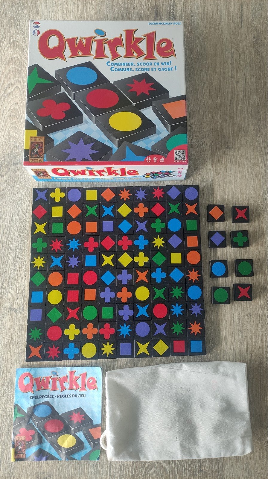 QWIRKLE uitgever 999 GAMES, Ophalen of Verzenden, Zo goed als nieuw