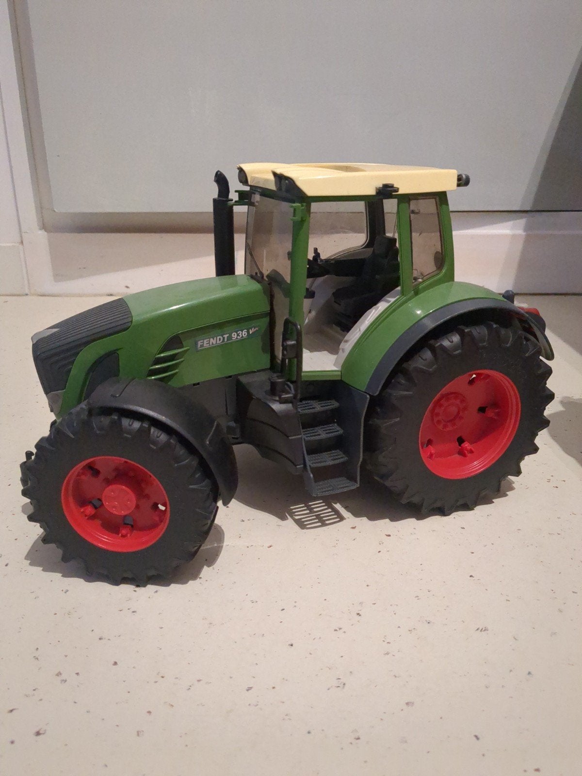 Bruder Fendt 936 Vario tractor met barst in voorruit, Ophalen of Verzenden, Gebruikt