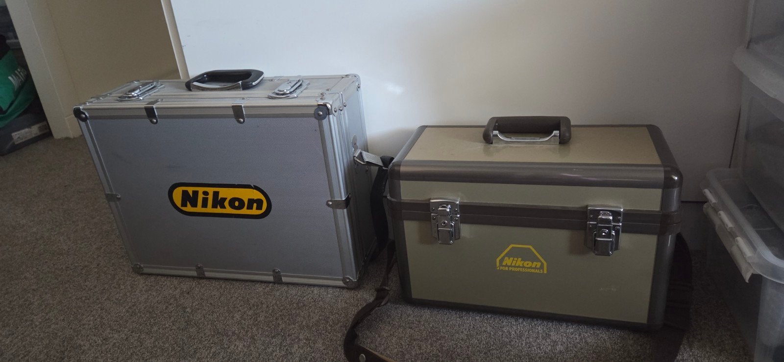 Twee fotocamera koffers: 1 originele Nikon en 1 custom, Ophalen of Verzenden, Overige merken