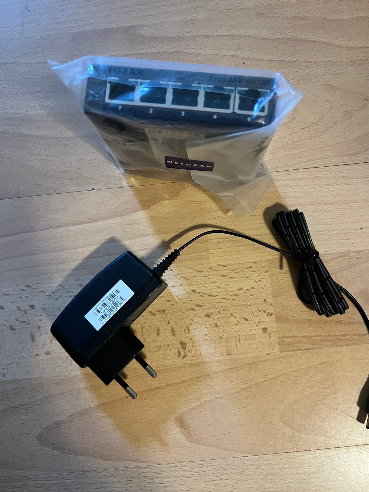 Netgear ProSAFE GS105E 5-poorts Gigabit Switch - Ongebruikt, Ophalen of Verzenden, Zo goed als nieuw