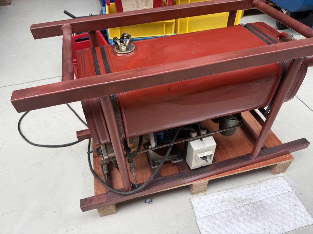 Hydraulische / brandstof unit met tank en motor, Ophalen, Gebruikt, Onbekend, Niet gespecificeerd