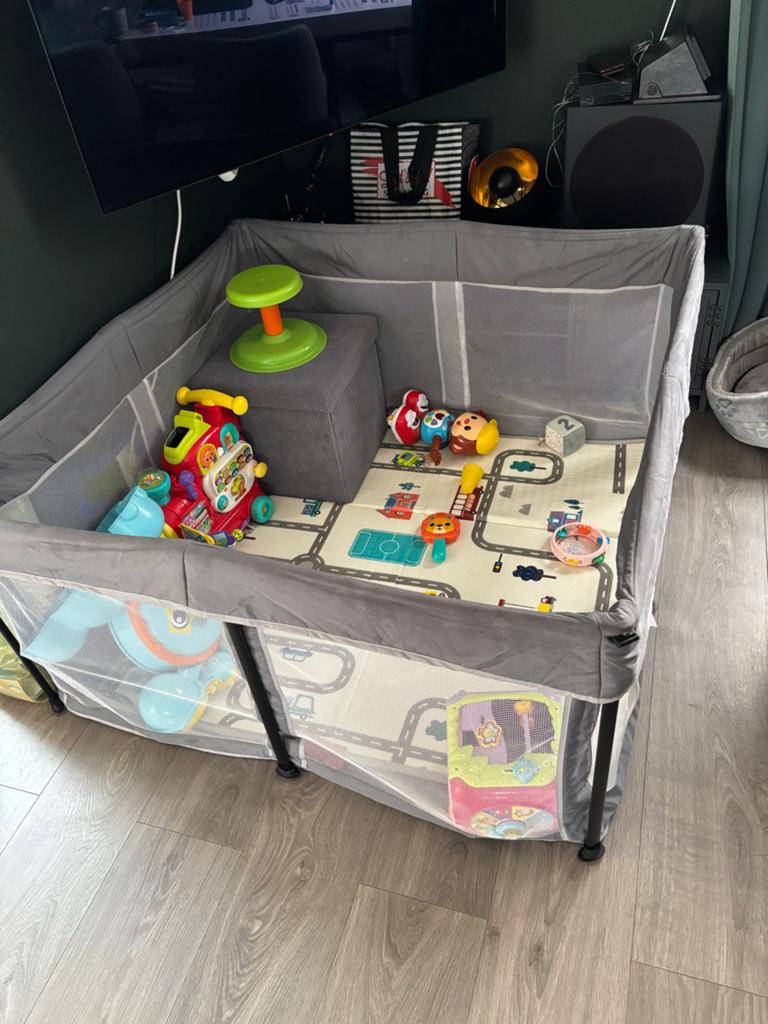 Grondbox groot en zeer stevig incl dikke speelmat, Ophalen of Verzenden, Zo goed als nieuw