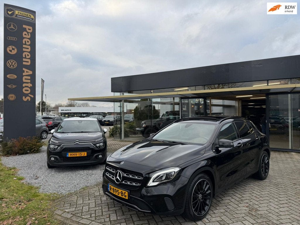 Mercedes-Benz GLA-klasse 250 Premium Plus|360 Camera|Pano|St, Auto's, Mercedes-Benz, 730 kg, Gebruikt, 4 cilinders, Zwart