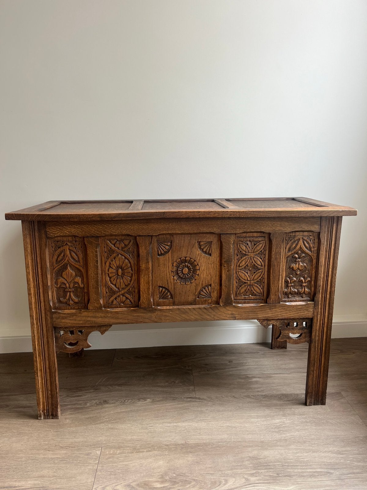 Antieke Dekenkist met Handgesneden Details Dressoir Kast, Ophalen