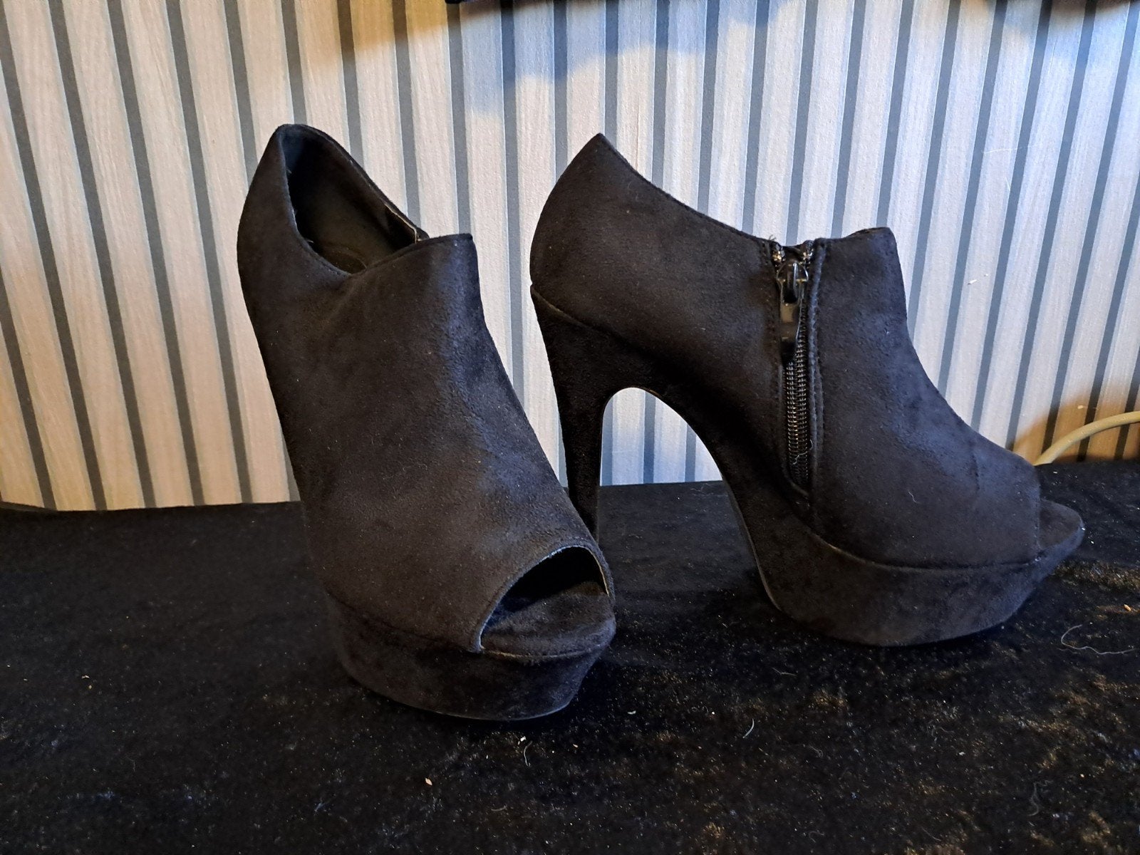 Nieuwe zwarte peep-toe enkellaarsjes met hoge hak - Maat 38, Kleding | Dames, Ophalen of Verzenden, Nieuw, Zwart, Schoenen met hoge hakken