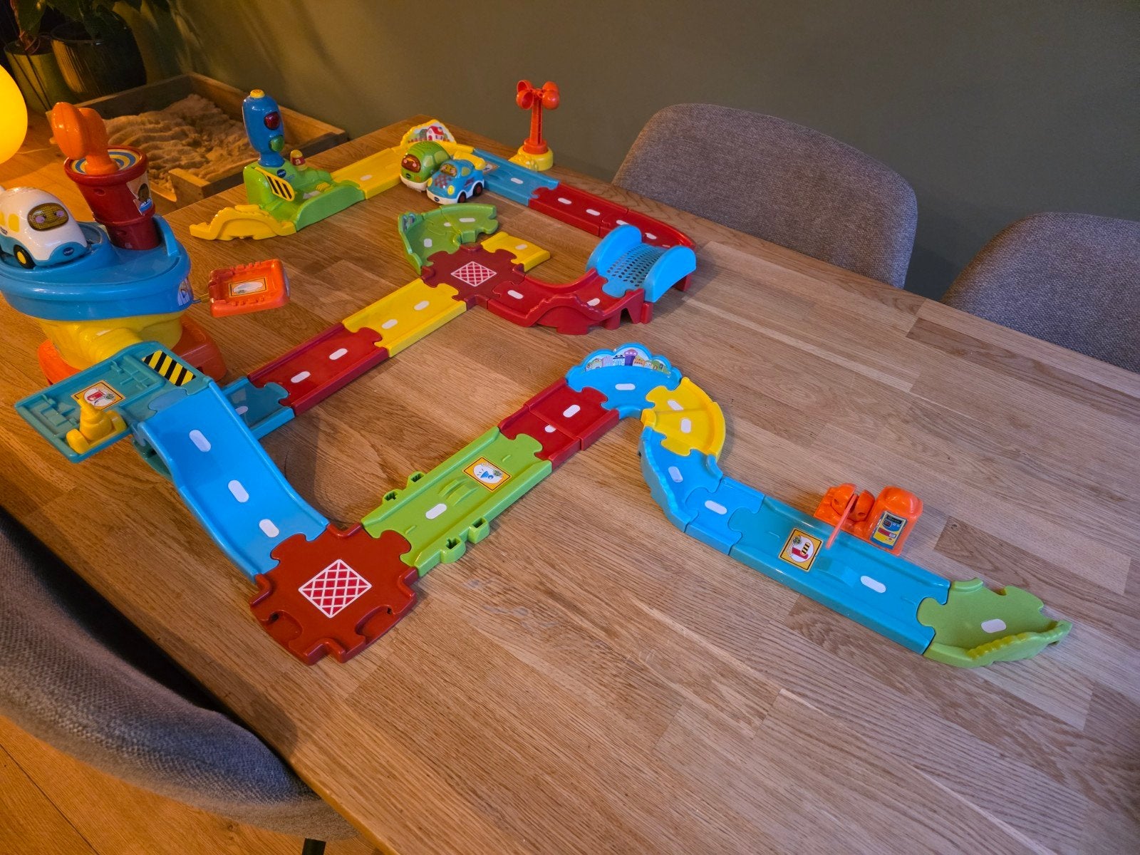 VTech Toet Toet Auto's Vliegveld met extra auto's, Ophalen, Zo goed als nieuw