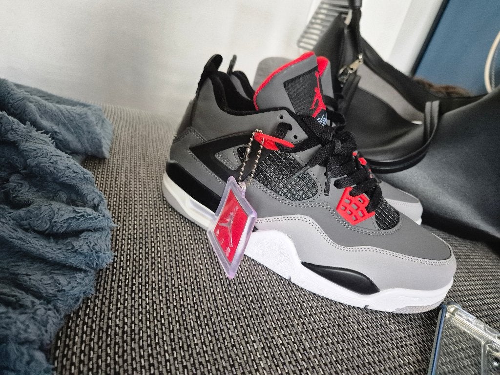 Jordan 4, Overige kleuren, Overige typen, Ophalen of Verzenden, Zo goed als nieuw