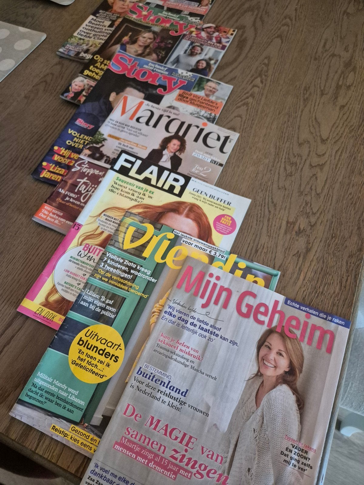 7 Tijdschriften 2025&2026, Ophalen of Verzenden, Zo goed als nieuw, Damesbladen
