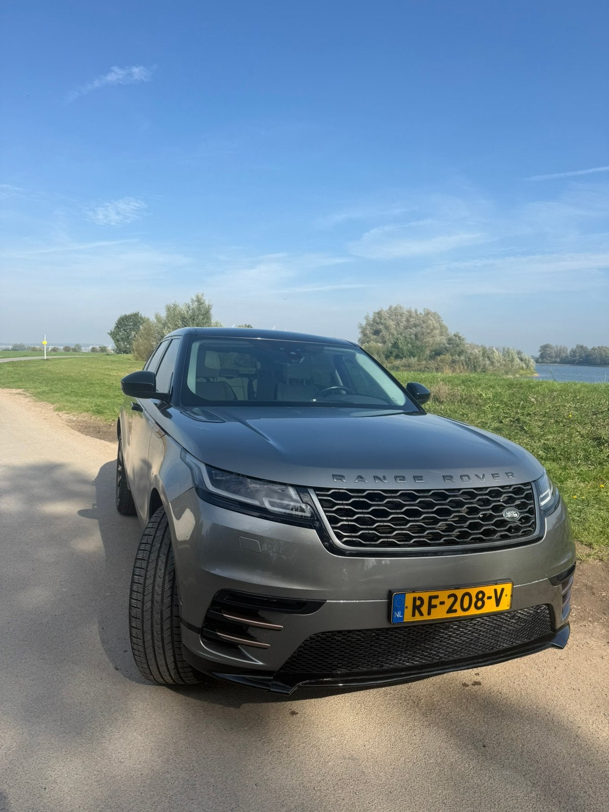 Land Rover Range Rover Velar 2.0 240pk AWD AUT 2017 Grijs, Auto's, Automaat, Origineel Nederlands, Diesel, Vierwielaandrijving