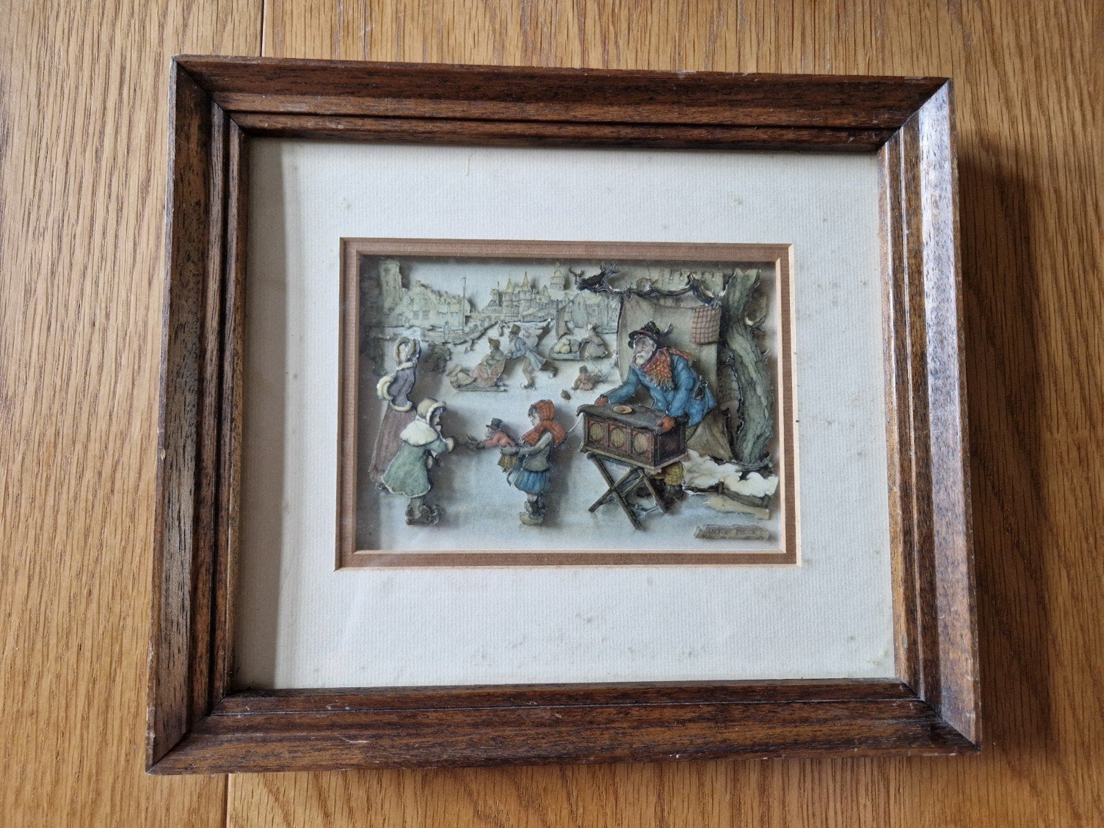 Anton Pieck 3D winters schaatstafereel in vitrine lijst, Minder dan 50 cm, Gebruikt, Oorspronkelijke maker, Ophalen of Verzenden