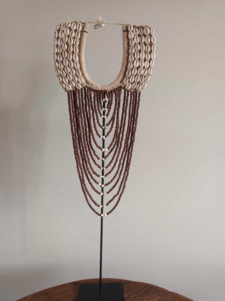 Kralenketting schelpenketting op statief Boheemse japandi, Ophalen of Verzenden, Nieuw