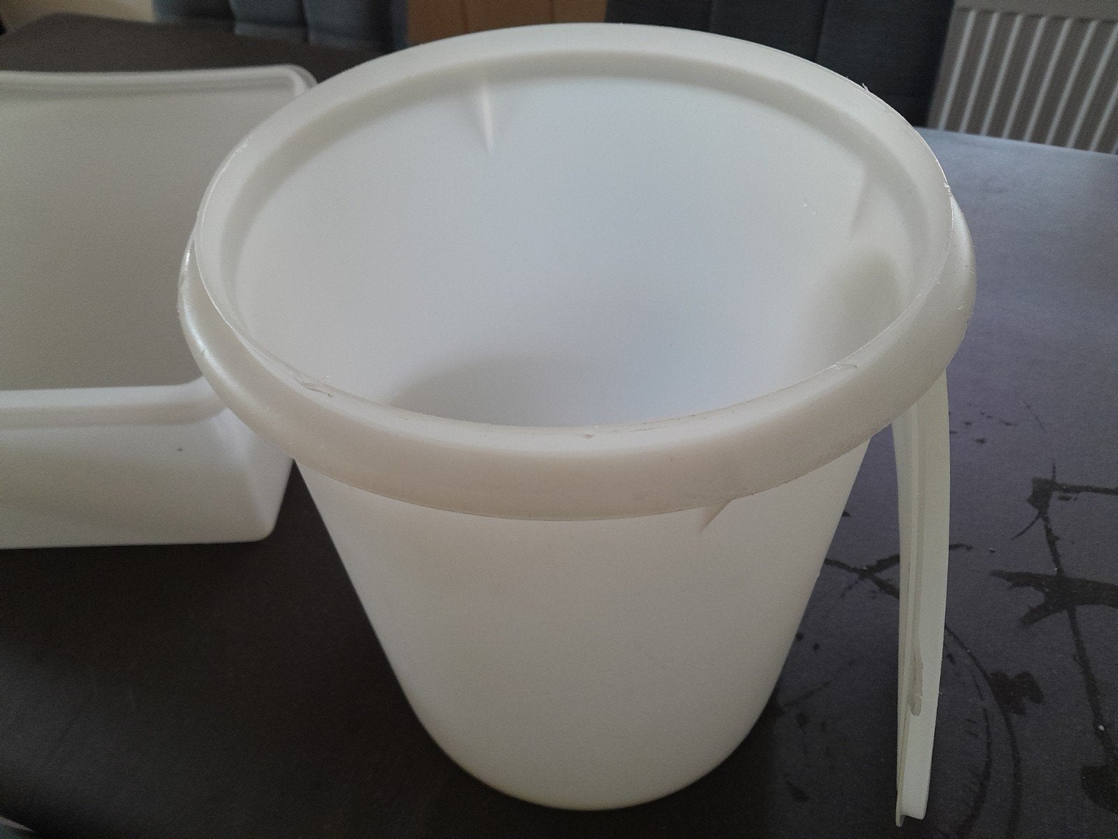 Tupperware  voorraaddoos, Huis en Inrichting, Keuken | Tupperware, Gebruikt, Wit, Ophalen of Verzenden, Met deksel