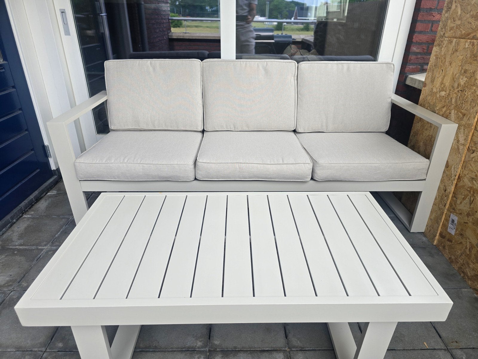 Gloednieuwe tuinset - Loungebank met salontafel, 3 zitplaatsen, Bank, Ophalen of Verzenden, Loungeset