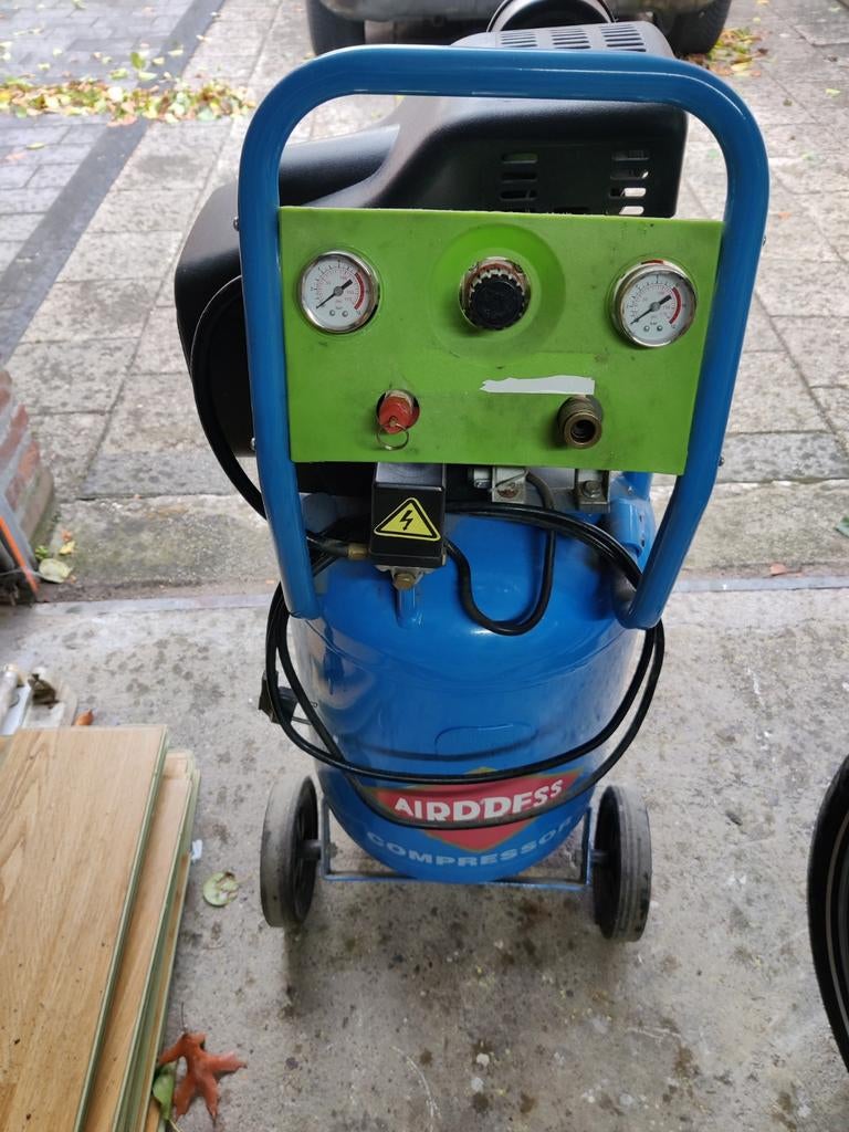 50 liter compressor, 25 tot 100 liter, Ophalen, 200 tot 400 liter/min