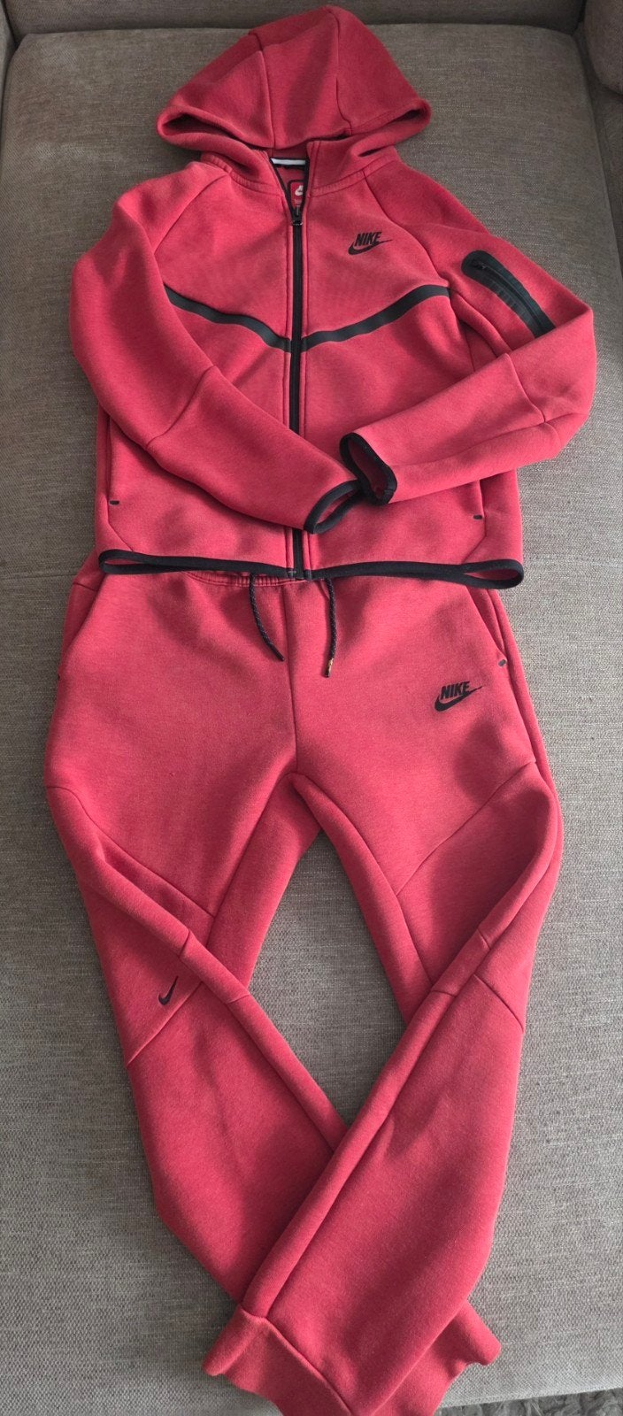Nike Tech Fleece Trainingspak Rood - Maat L (147-158 CM), Kinderen en Baby's, Kinderkleding | Maat 146, Ophalen, Nike, Jongen