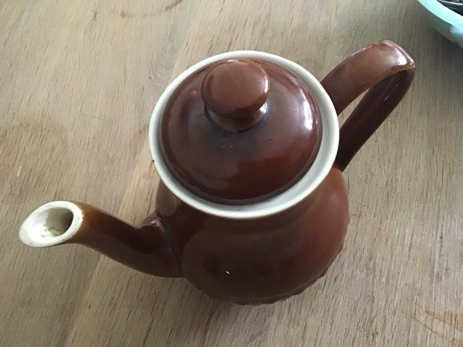 Vintage bruine theepot met reliëf, Antiek en Kunst, Ophalen of Verzenden