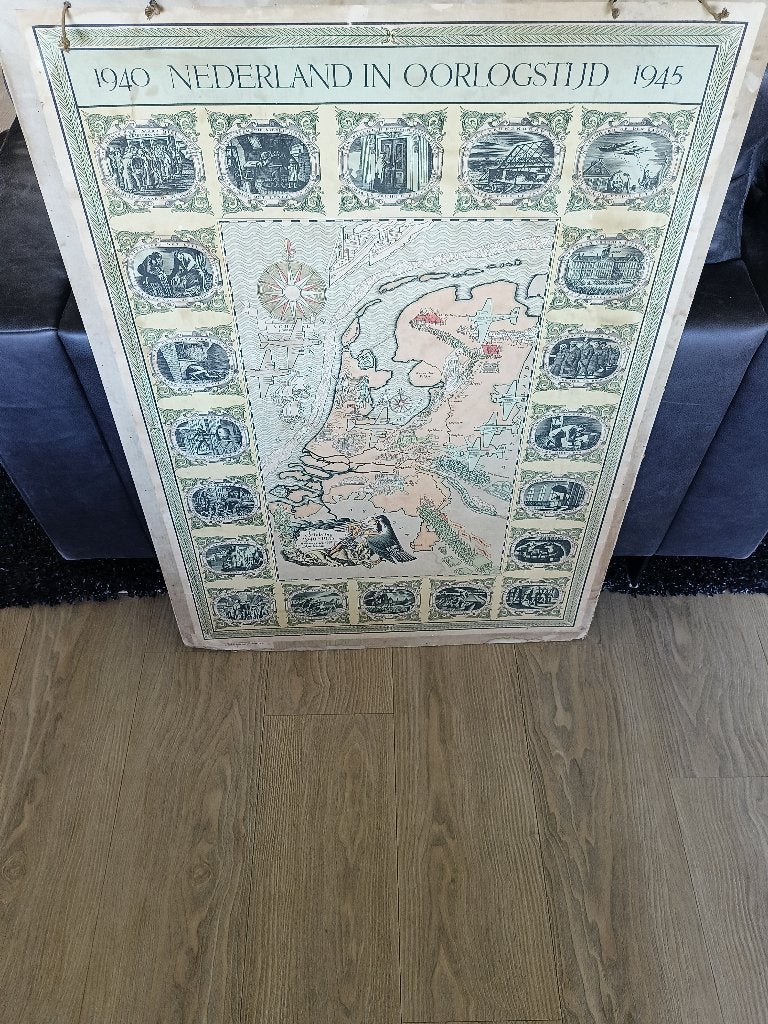 Unieke Vintage WOII Herdenkingskaart & Antieke Schoolplaat, Boeken, Landkaart, 1800 tot 2000, Nederland, Ophalen