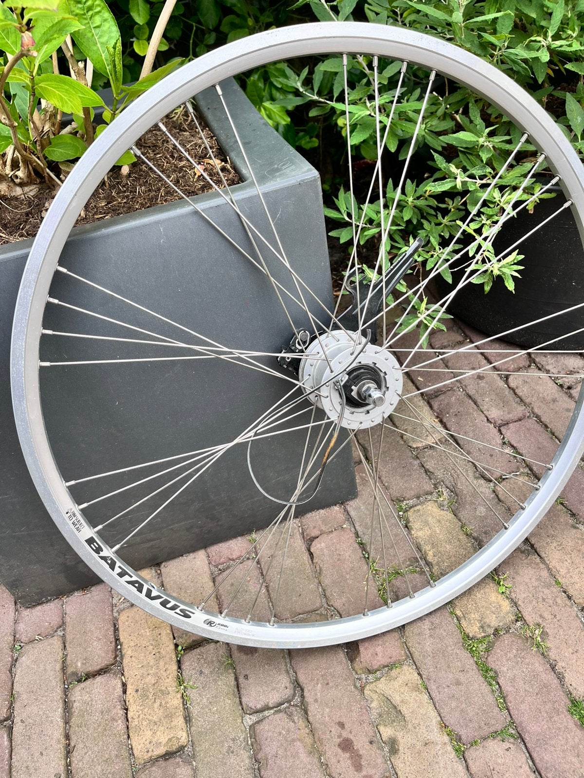 Voorwiel Batavus 622x19C, Fietsen en Brommers, Fietsonderdelen, Zo goed als nieuw, Aluminium, Stadsfiets, Ophalen