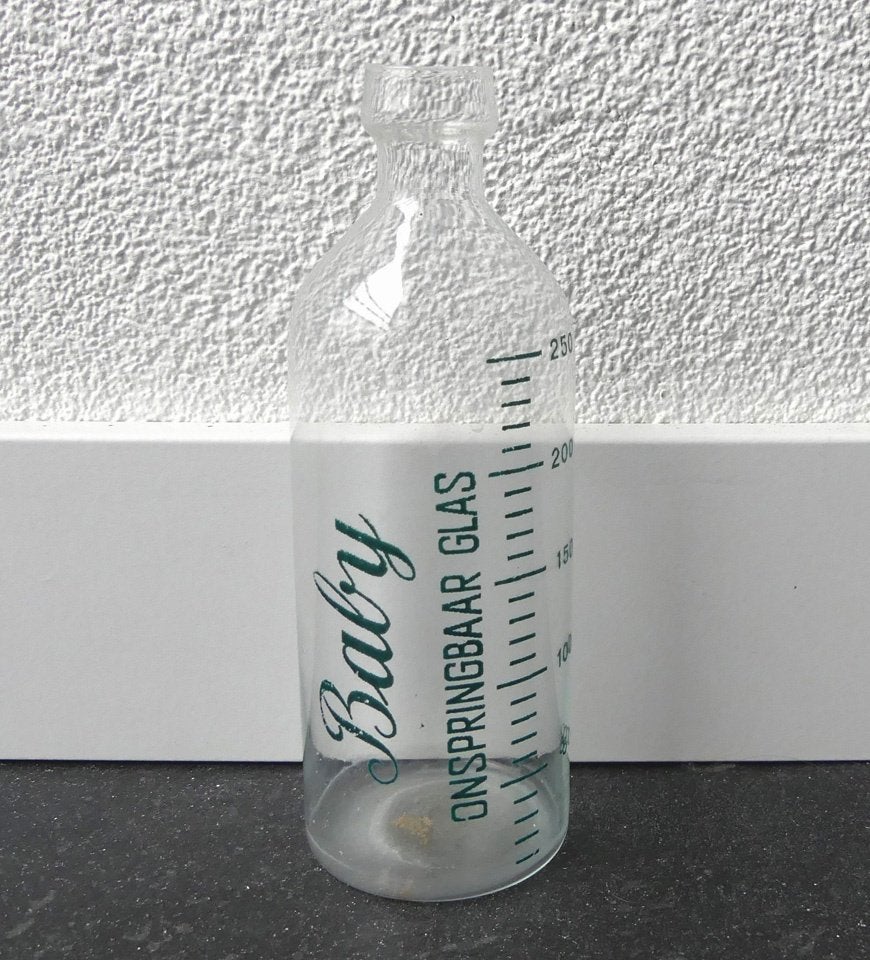 Oud babyflesje glas zuigflesje glazen melkflesje, Ophalen of Verzenden, Gebruikt, Babyfles