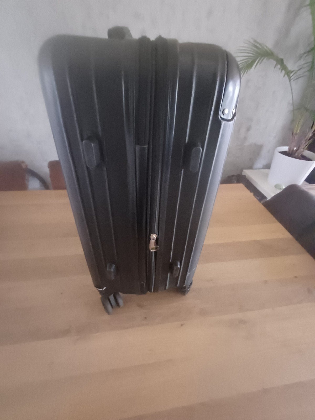 reiskoffer, Ophalen, Zo goed als nieuw, Hard kunststof, Wieltjes