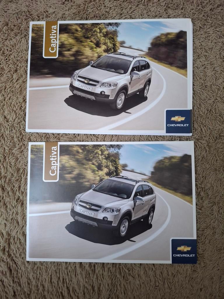 2x autofolder Chevrolet Captiva, Verzenden, Gelezen, Chevrolet