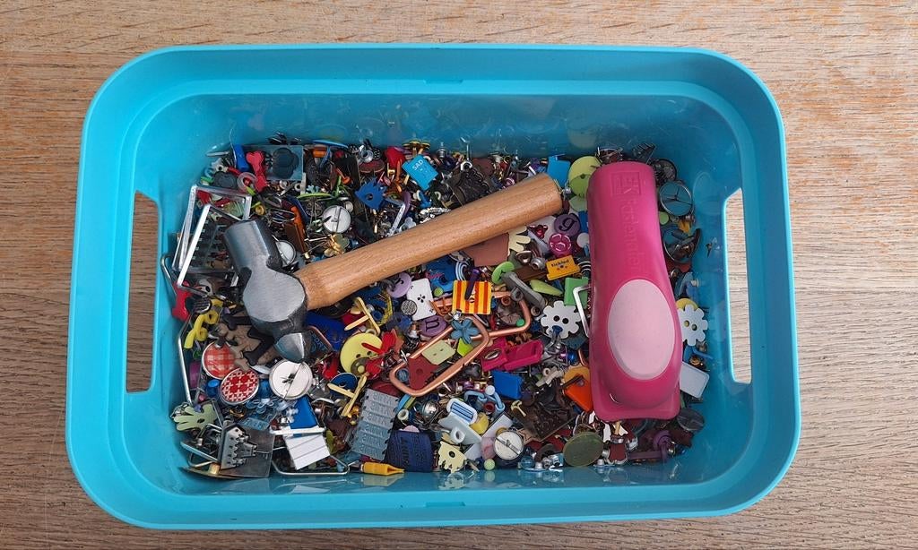Grote bak eyelets, brads,splitpennen etc, Ophalen of Verzenden