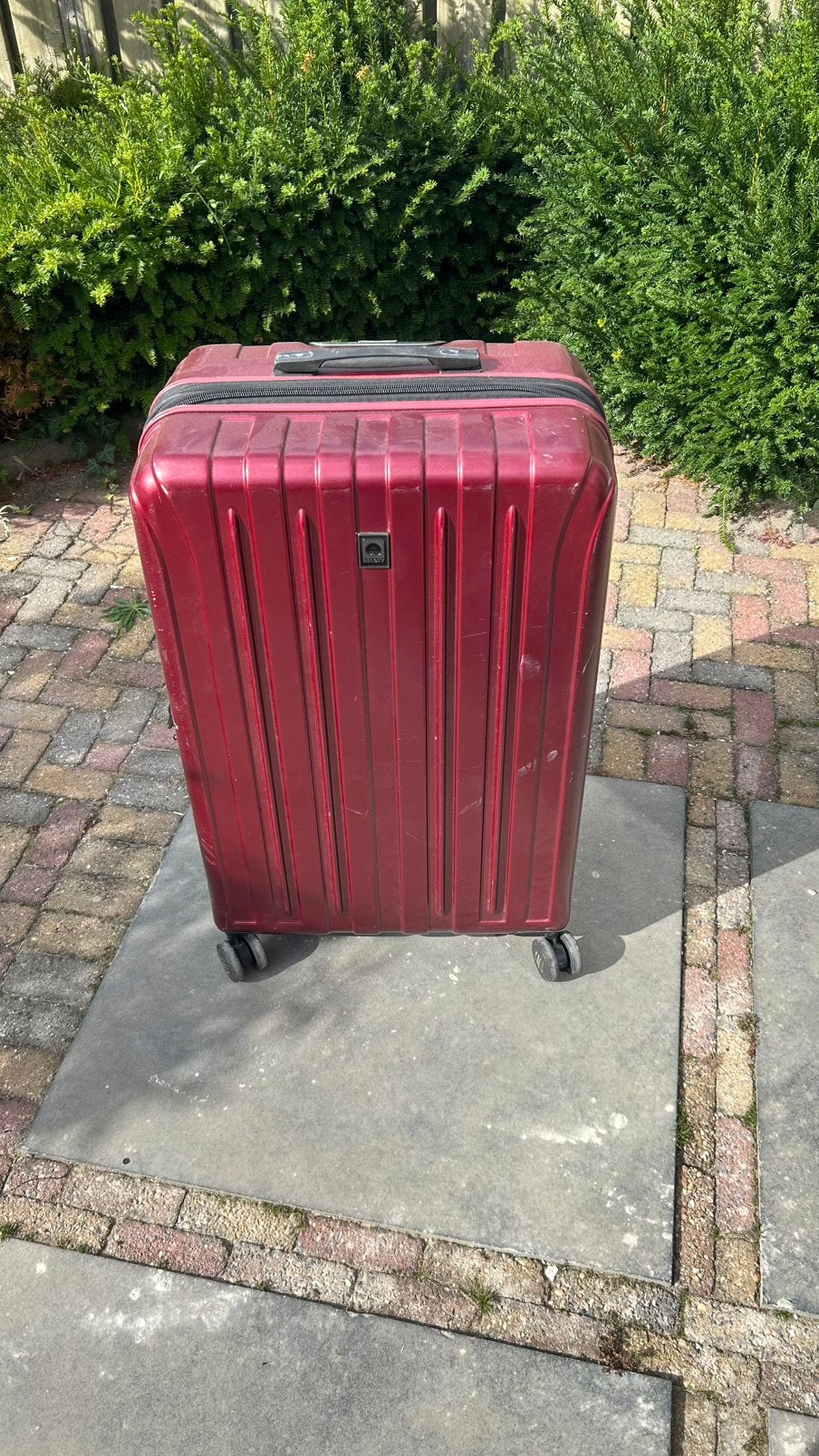 Delsey koffer donker rood, Gebruikt, Hard kunststof, 45 tot 55 cm, 70 cm of meer